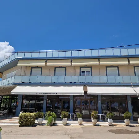 Πανσιόν Flisvos