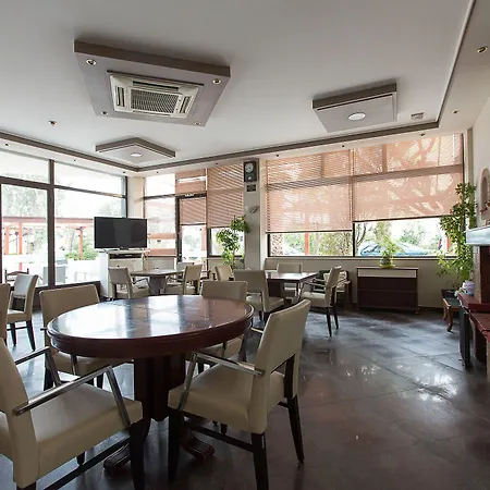 Flisvos 4* Λιβανάτες