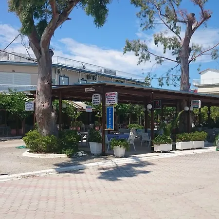 Flisvos Πανσιόν Λιβανάτες