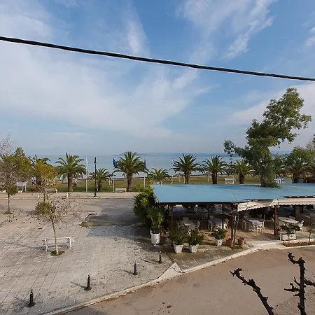 Flisvos Πανσιόν Λιβανάτες