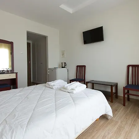 Guest house Flisvos 2*